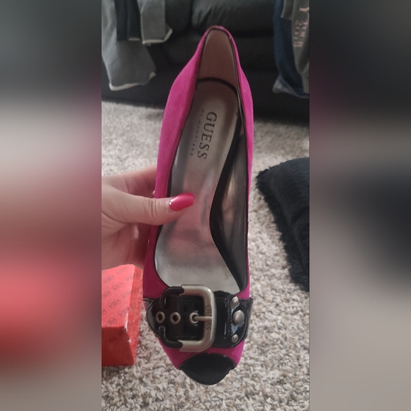 Guess Women's Peep Toe Heels - Pink and Black Heels NWOT Size 6 - Picture 9 of 10